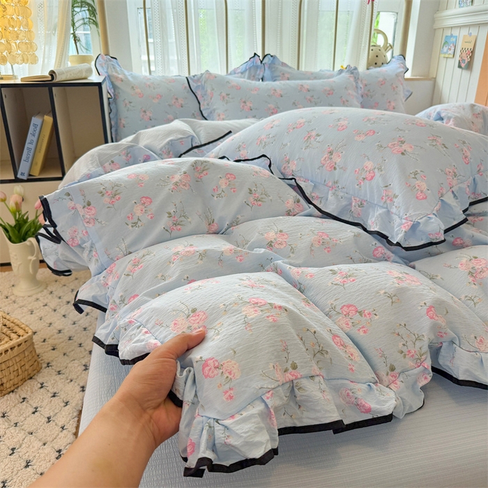 91家纺网 家纺一手货源 找家纺 艾特你 2025新款云感皱皱双层纱黑色包边四件套 黑边-蓝溪