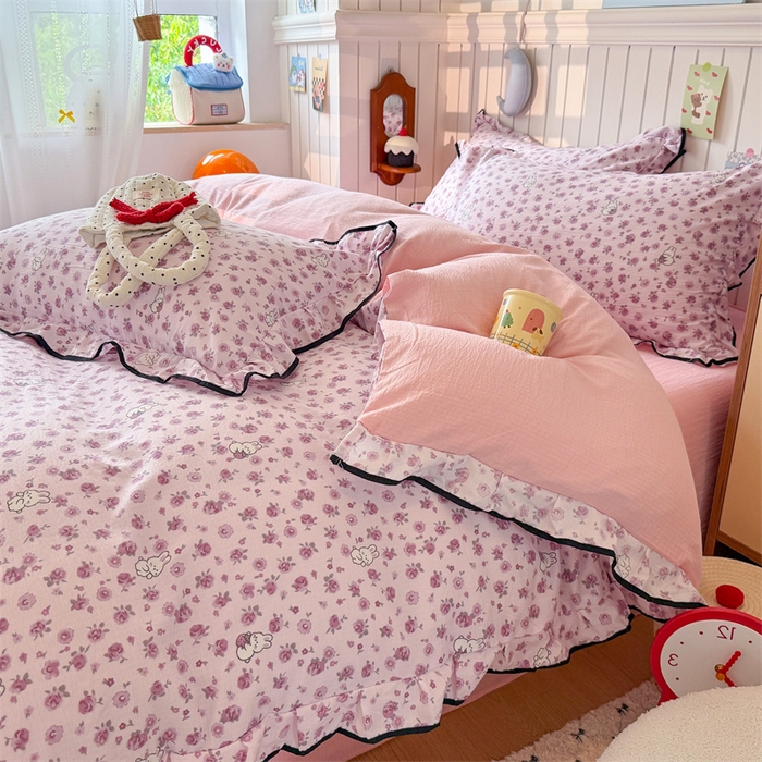 91家纺网 家纺一手货源 找家纺 艾特你 2025新款云感皱皱双层纱黑色包边四件套 黑边-甜兔碎花