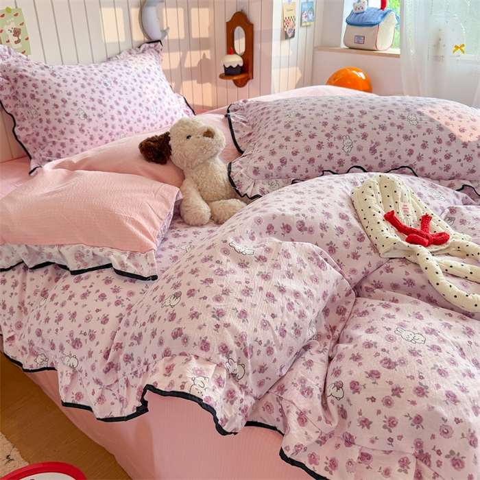 91家纺网 家纺一手货源 找家纺 艾特你 2025新款云感皱皱双层纱黑色包边四件套 黑边-甜兔碎花