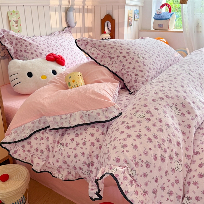 91家纺网 家纺一手货源 找家纺 艾特你 2025新款云感皱皱双层纱黑色包边四件套 黑边-甜兔碎花