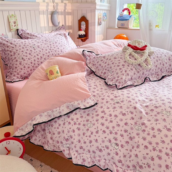 91家纺网 家纺一手货源 找家纺 艾特你 2025新款云感皱皱双层纱黑色包边四件套 黑边-甜兔碎花