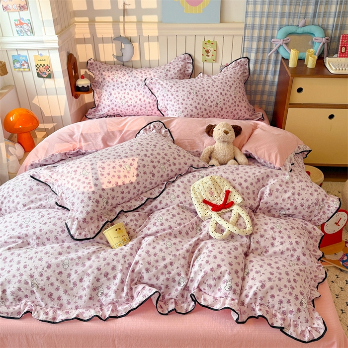 91家纺网 家纺一手货源 找家纺 艾特你 2025新款云感皱皱双层纱黑色包边四件套 黑边-甜兔碎花