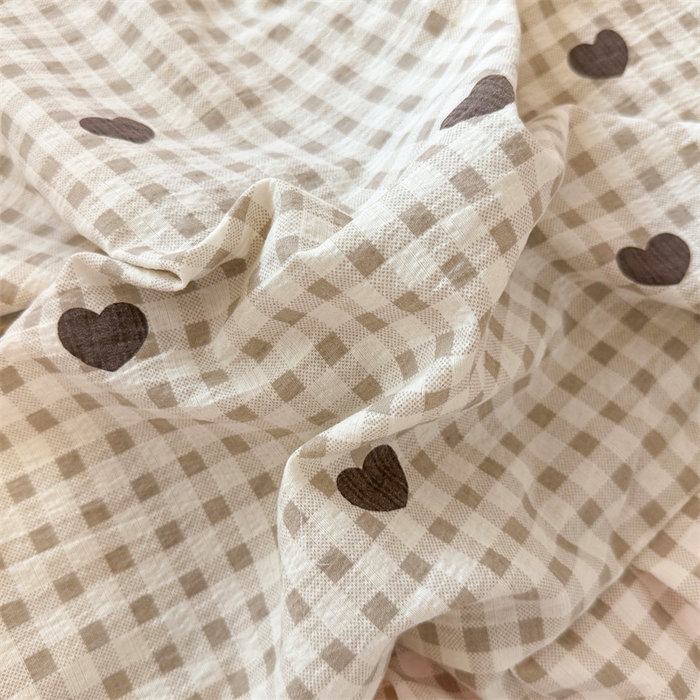 91家纺网 家纺一手货源 找家纺 艾特你 2025新款云感皱皱双层纱黑色包边四件套 黑边-心格