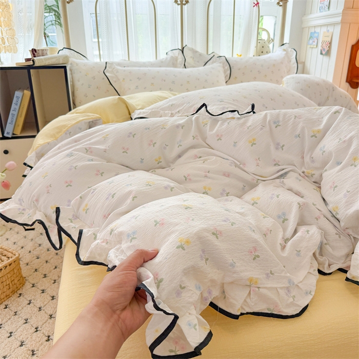 91家纺网 家纺一手货源 找家纺 艾特你 2025新款云感皱皱双层纱黑色包边四件套 黑边-樱桃小花