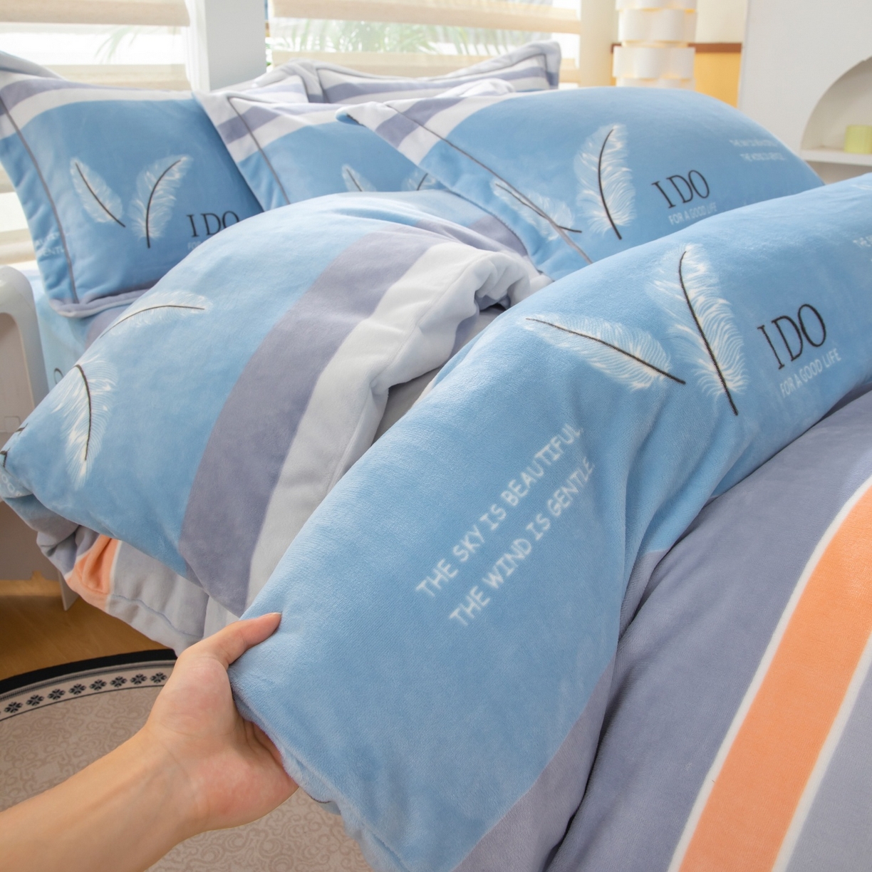 91家纺网 家纺一手货源 找家纺 优姿家纺 2025新款加厚全消光牛奶绒印花四件套 羽柔时尚