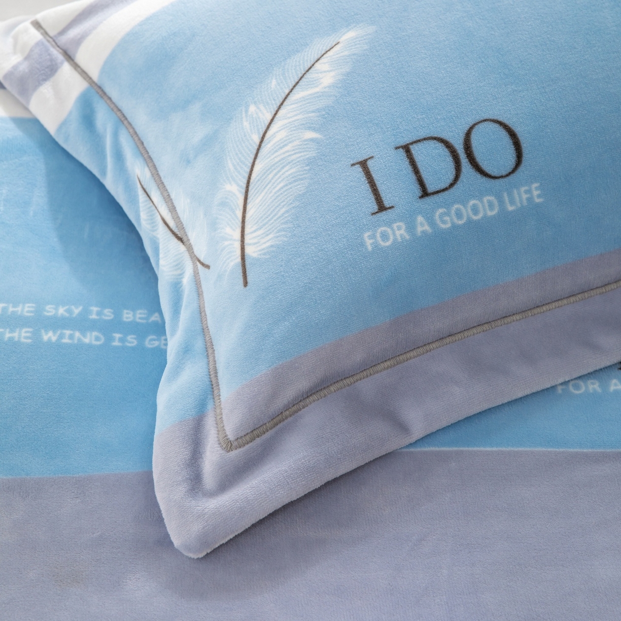 91家纺网 家纺一手货源 找家纺 优姿家纺 2025新款加厚全消光牛奶绒印花四件套 羽柔时尚