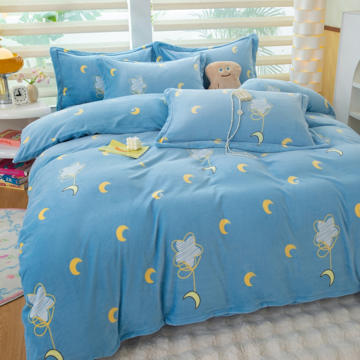 91家纺网 家纺一手货源 找家纺 优姿家纺 2025新款加厚全消光牛奶绒印花四件套 月亮弯弯