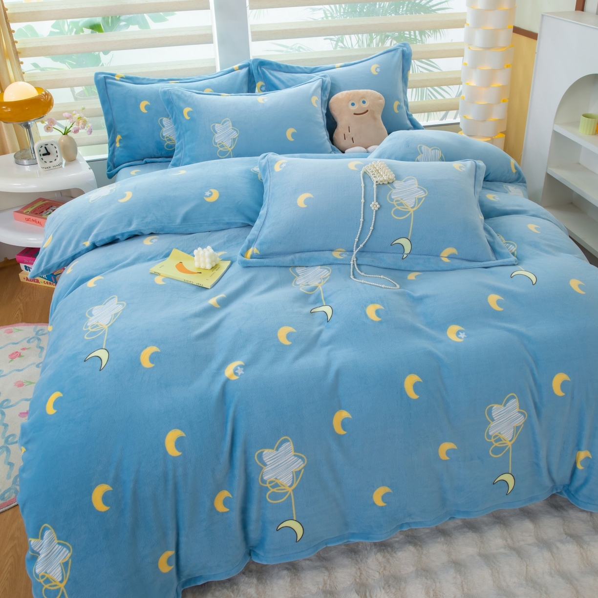 91家纺网 家纺一手货源 找家纺 优姿家纺 2025新款加厚全消光牛奶绒印花四件套 月亮弯弯