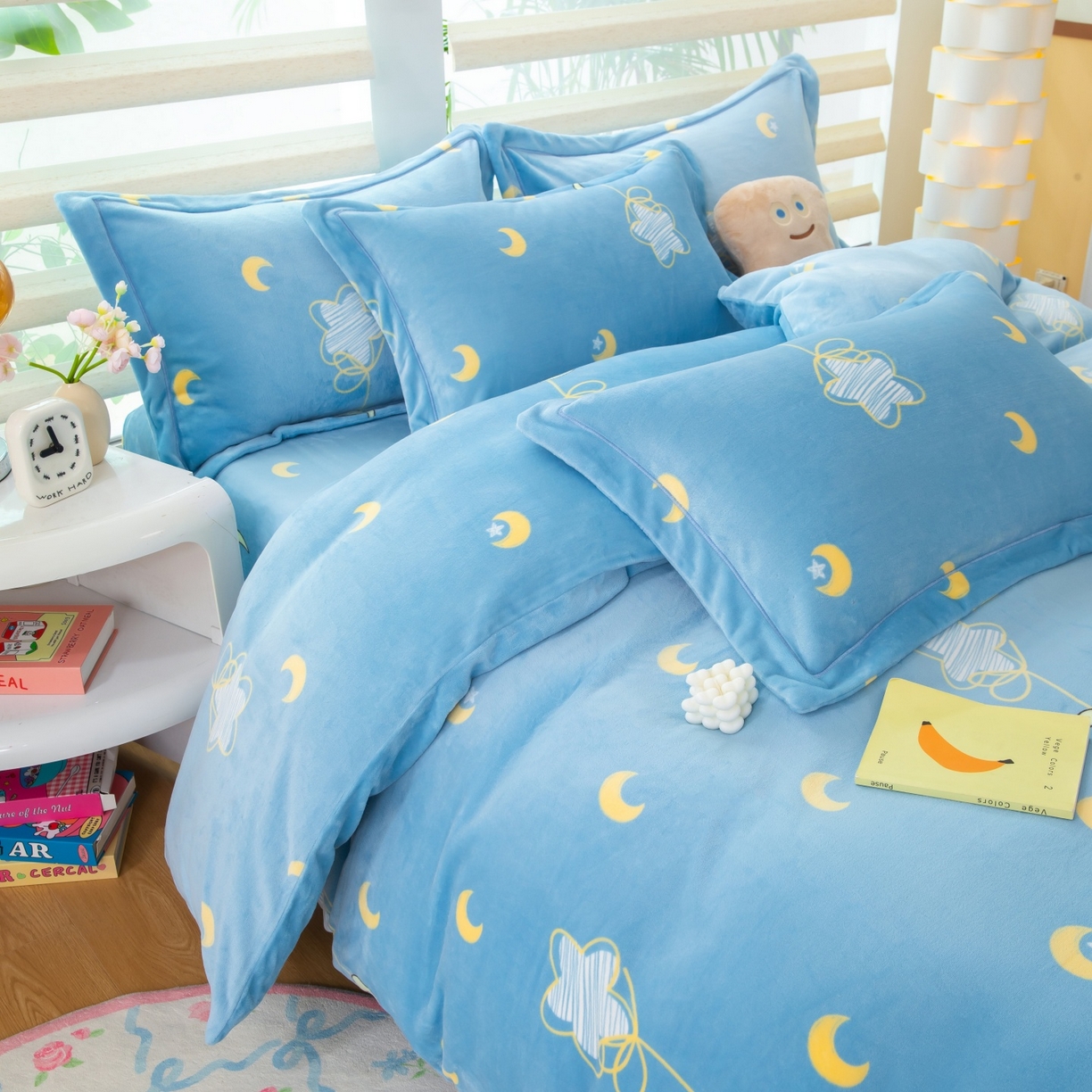 91家纺网 家纺一手货源 找家纺 优姿家纺 2025新款加厚全消光牛奶绒印花四件套 月亮弯弯