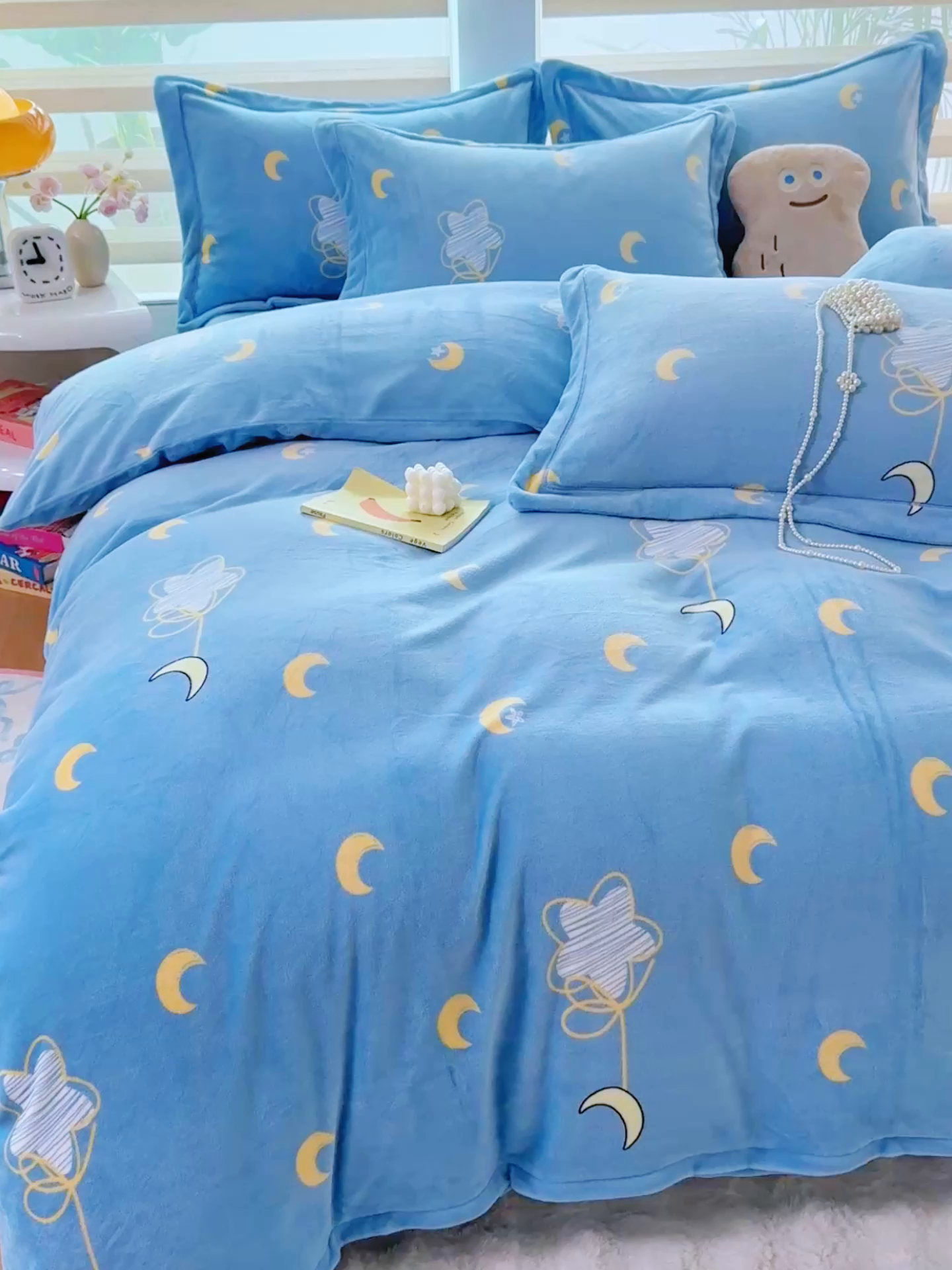 91家纺网 家纺一手货源 找家纺 优姿家纺 2025新款加厚全消光牛奶绒印花四件套 月亮弯弯