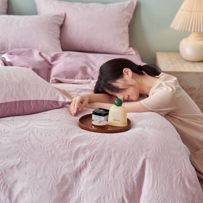 91家纺网 家纺一手货源 找家纺 禾时 2025新款60s轻奢提花磨毛四件套-沄梦 沄梦-珍珠粉