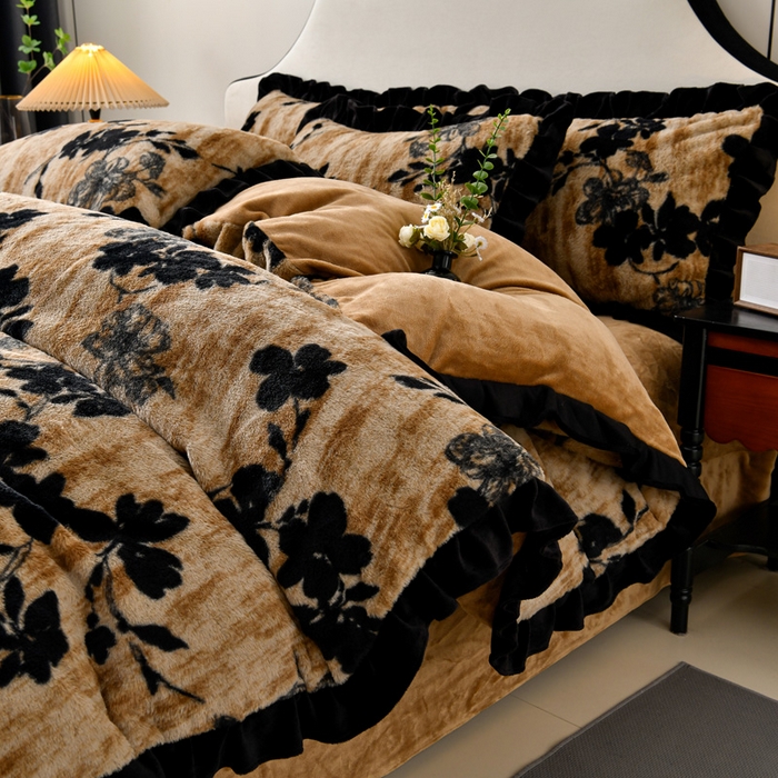 91家纺网 家纺一手货源 找家纺 （总）梦之星  2025新款9斤重加厚皮草绒兔毛绒轻奢赫本风牛奶绒花边四件套