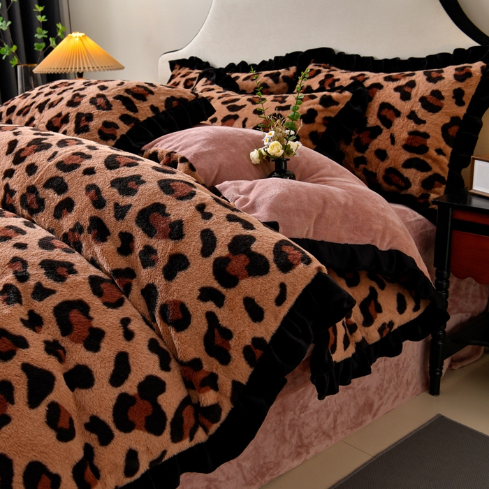 91家纺网 家纺一手货源 找家纺 （总）梦之星  2025新款9斤重加厚皮草绒兔毛绒轻奢赫本风牛奶绒花边四件套