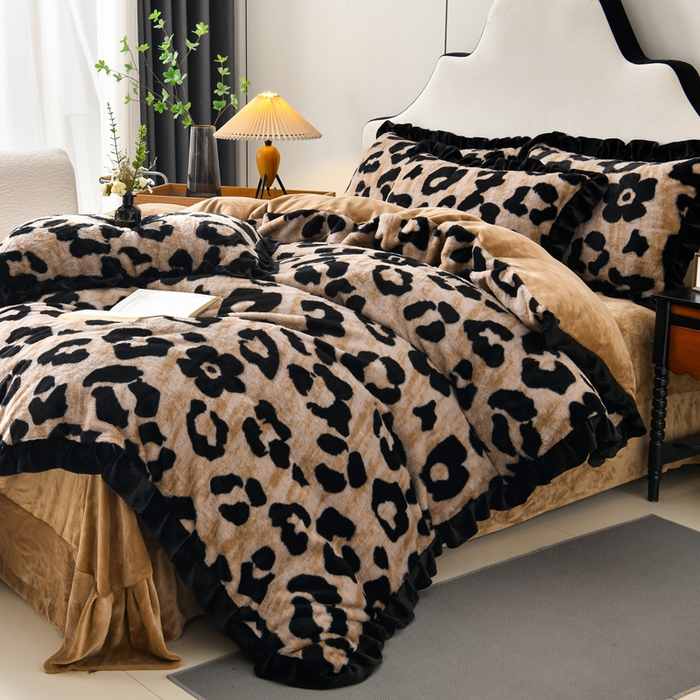 91家纺网 家纺一手货源 找家纺 梦之星  2025新款9斤重加厚皮草绒兔毛绒轻奢赫本风牛奶绒花边四件套 花边轻奢-大豹纹