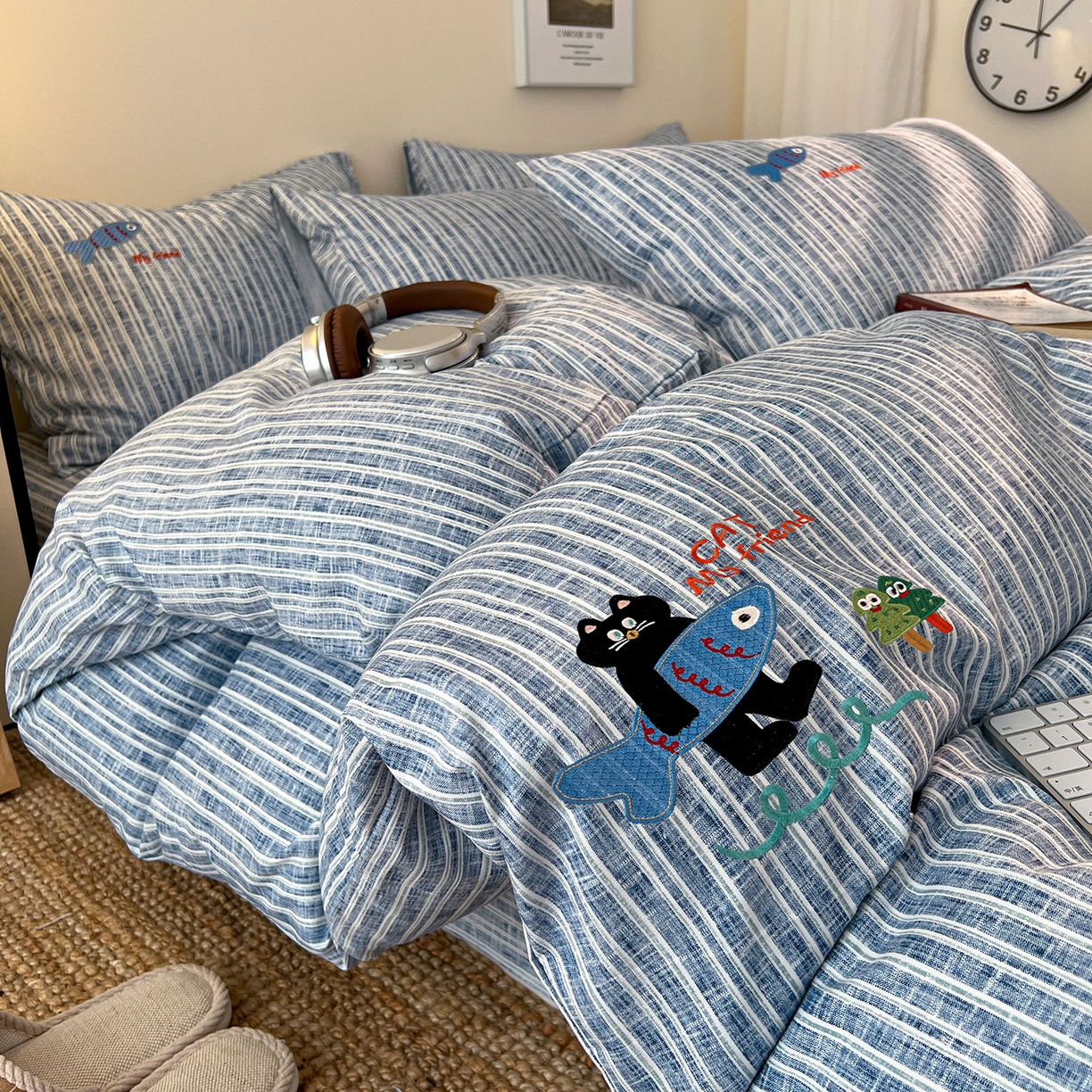 91家纺网 家纺一手货源 找家纺 奥汀洛家纺 2025新款ins小清新生态棉麻刺绣四件套 小黑猫系列 小黑猫-蓝