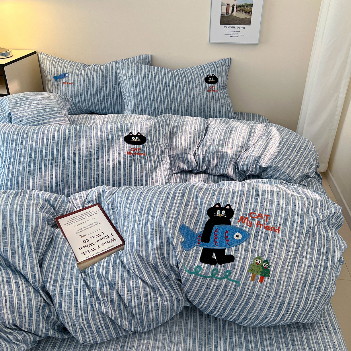 91家纺网 家纺一手货源 找家纺 奥汀洛家纺 2025新款ins小清新生态棉麻刺绣四件套 小黑猫系列 小黑猫-蓝