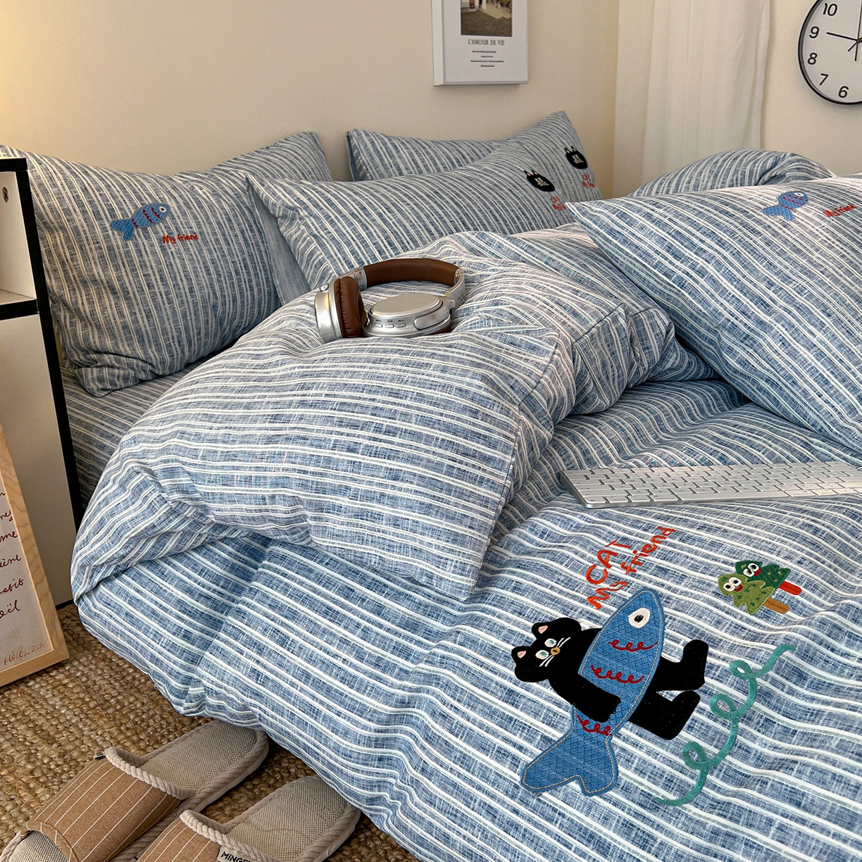 91家纺网 家纺一手货源 找家纺 奥汀洛家纺 2025新款ins小清新生态棉麻刺绣四件套 小黑猫系列 小黑猫-蓝