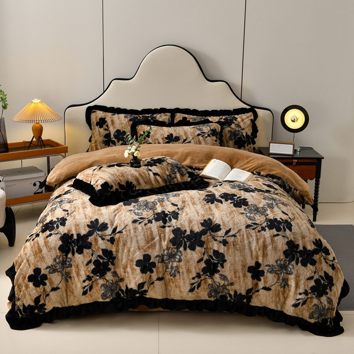 91家纺网 家纺一手货源 找家纺 梦之星  2025新款9斤重加厚皮草绒兔毛绒轻奢赫本风牛奶绒花边四件套 花边轻奢-花影