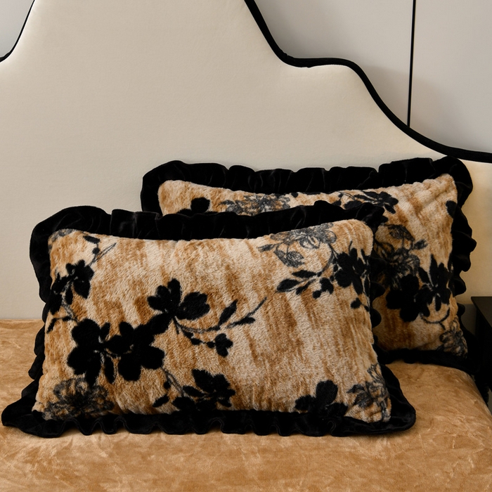 91家纺网 家纺一手货源 找家纺 梦之星  2025新款9斤重加厚皮草绒兔毛绒轻奢赫本风牛奶绒花边四件套 花边轻奢-花影