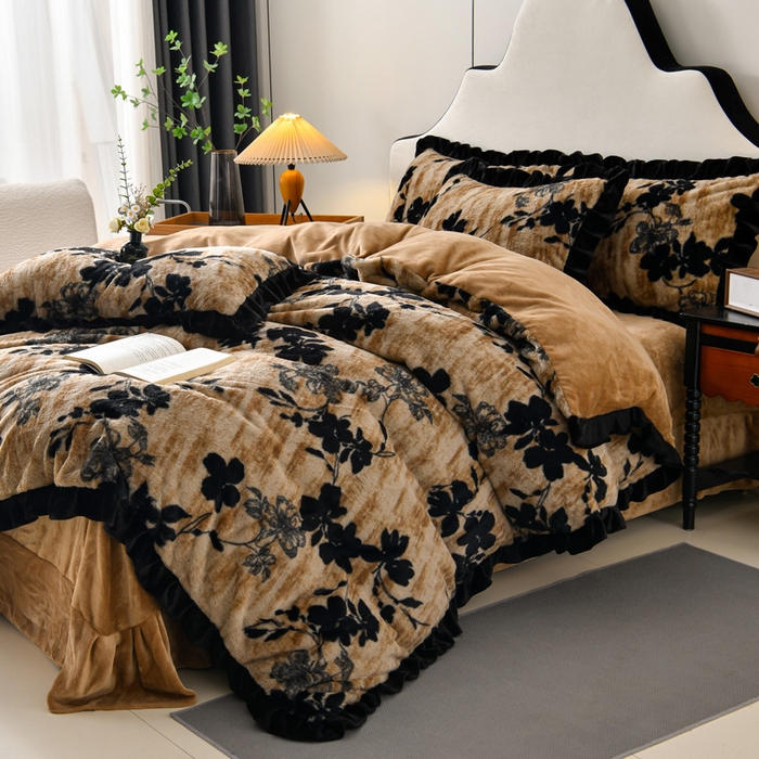 91家纺网 家纺一手货源 找家纺 梦之星  2025新款9斤重加厚皮草绒兔毛绒轻奢赫本风牛奶绒花边四件套 花边轻奢-花影