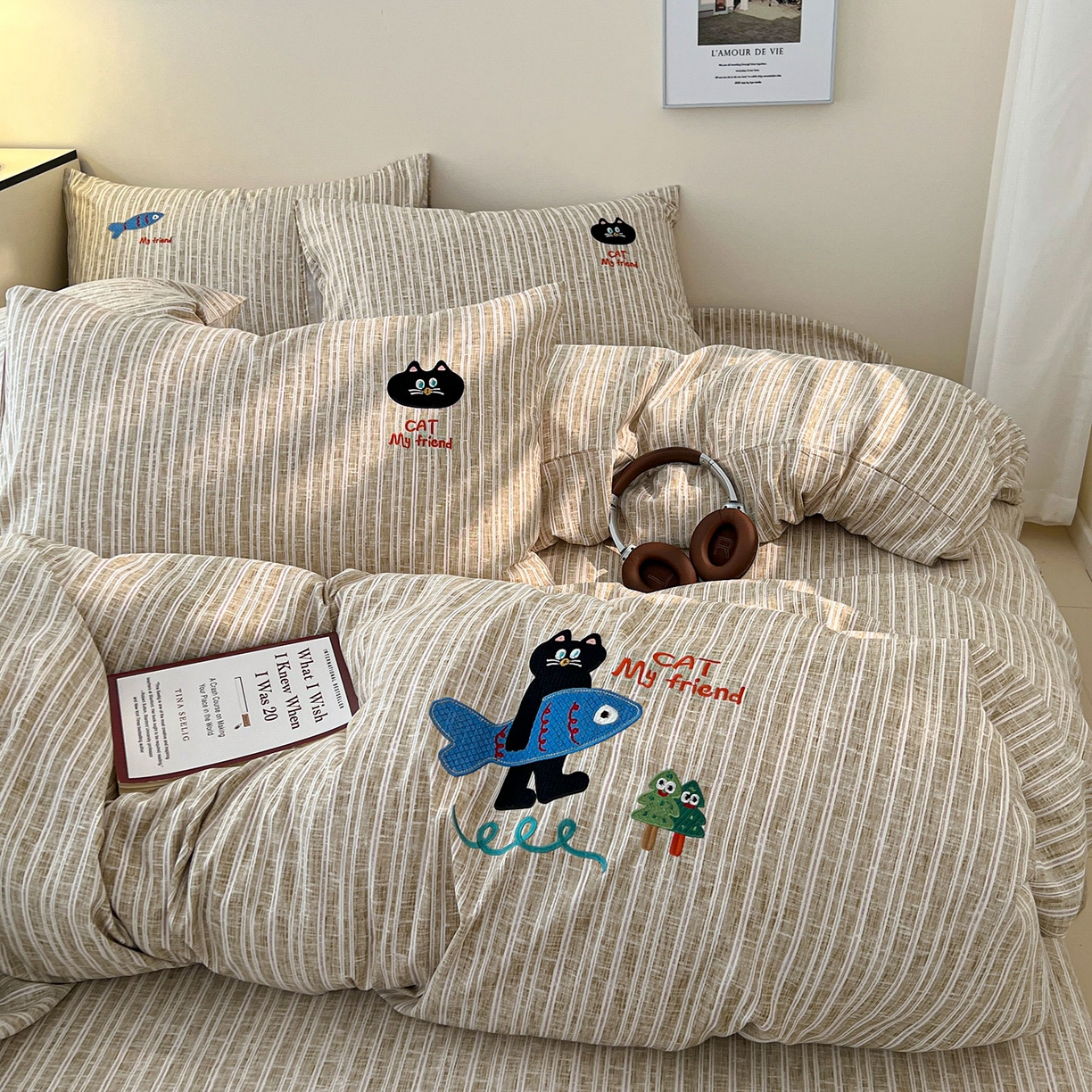 91家纺网 家纺一手货源 找家纺 奥汀洛家纺 2025新款ins小清新生态棉麻刺绣四件套 小黑猫系列 小黑猫-米