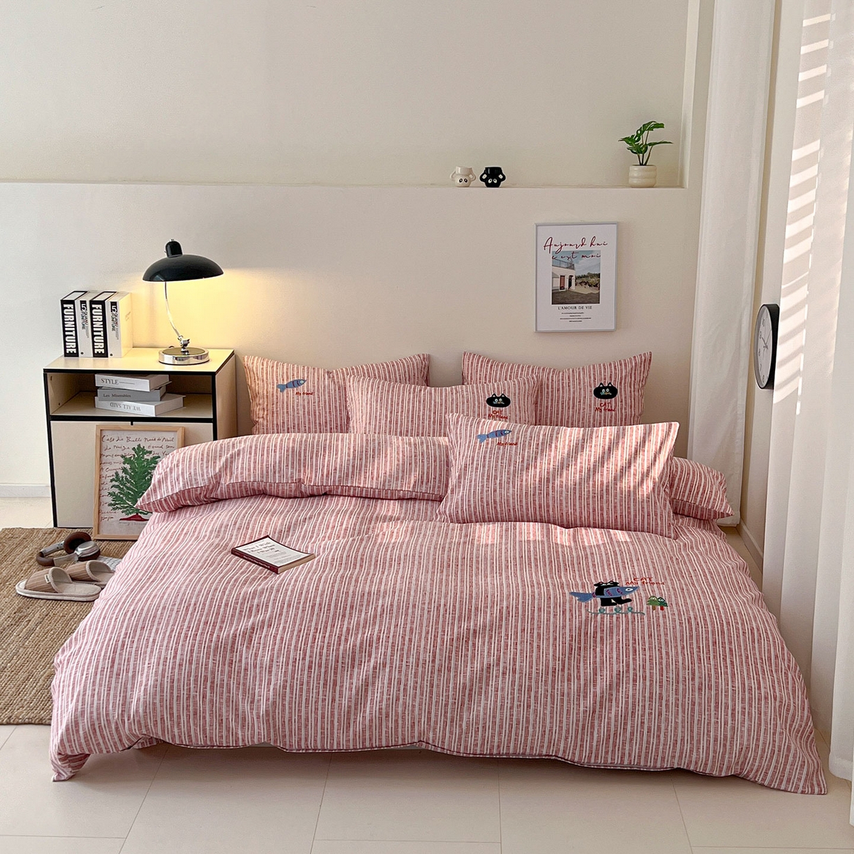 91家纺网 家纺一手货源 找家纺 奥汀洛家纺 2025新款ins小清新生态棉麻刺绣四件套 小黑猫系列 小黑猫-红