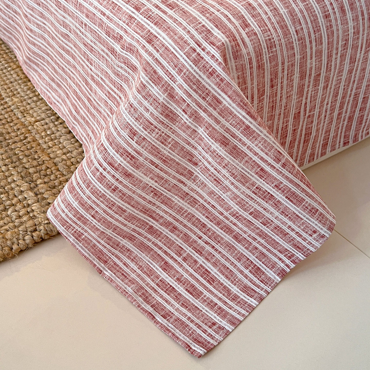 91家纺网 家纺一手货源 找家纺 奥汀洛家纺 2025新款ins小清新生态棉麻刺绣四件套 小黑猫系列 小黑猫-红