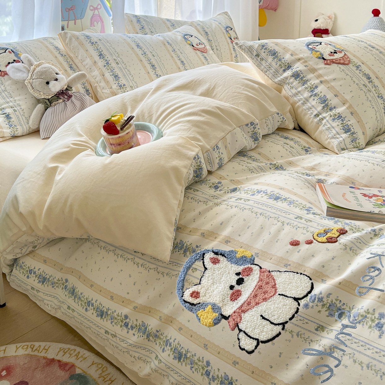 91家纺网 家纺一手货源 找家纺 奥汀洛家纺 2025新款斜纹云感棉毛巾绣四件套 呆萌高地