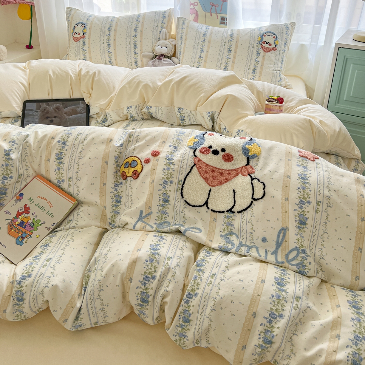 91家纺网 家纺一手货源 找家纺 奥汀洛家纺 2025新款斜纹云感棉毛巾绣四件套 呆萌高地