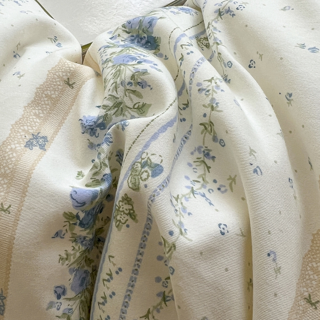 91家纺网 家纺一手货源 找家纺 奥汀洛家纺 2025新款斜纹云感棉毛巾绣四件套 呆萌高地