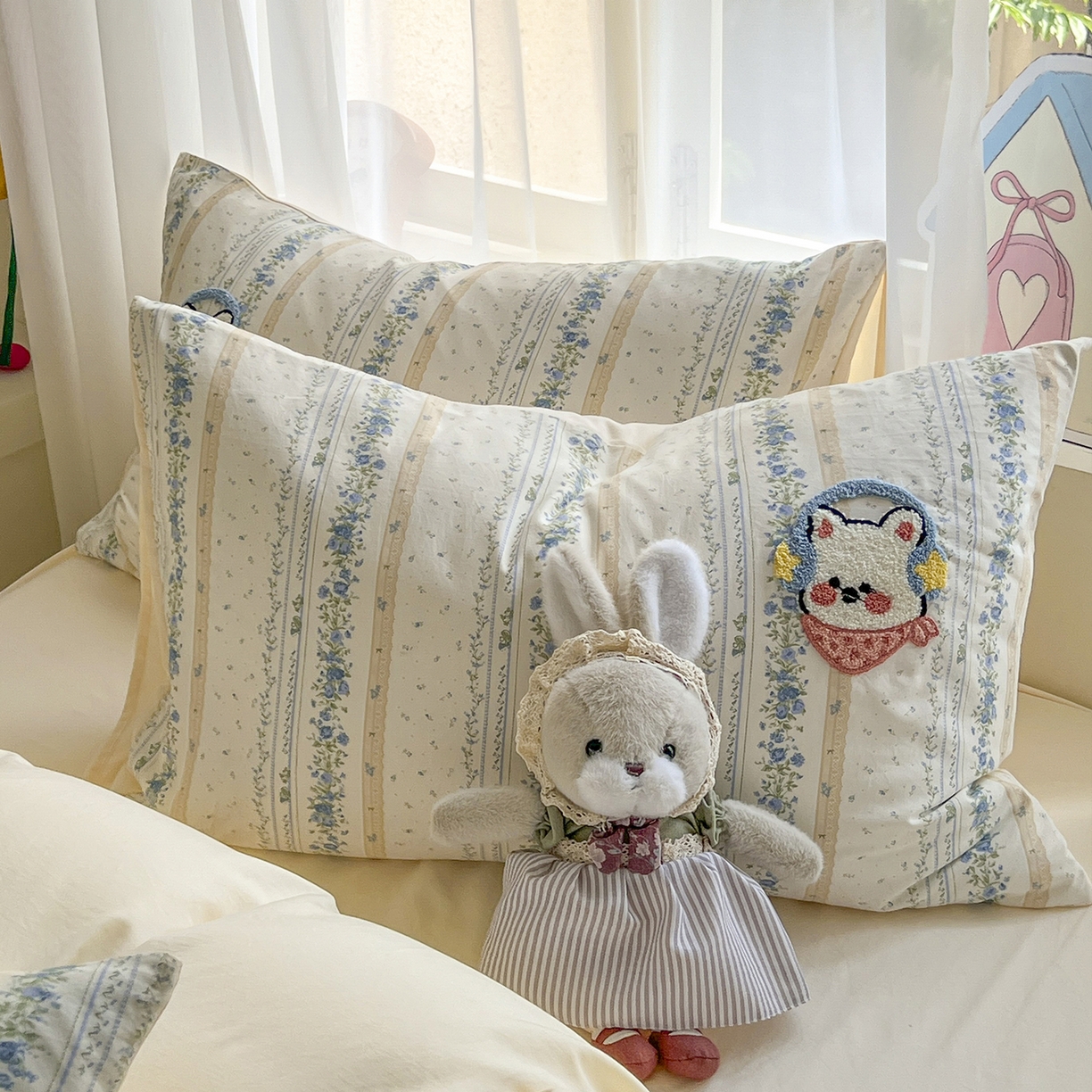 91家纺网 家纺一手货源 找家纺 奥汀洛家纺 2025新款斜纹云感棉毛巾绣四件套 呆萌高地