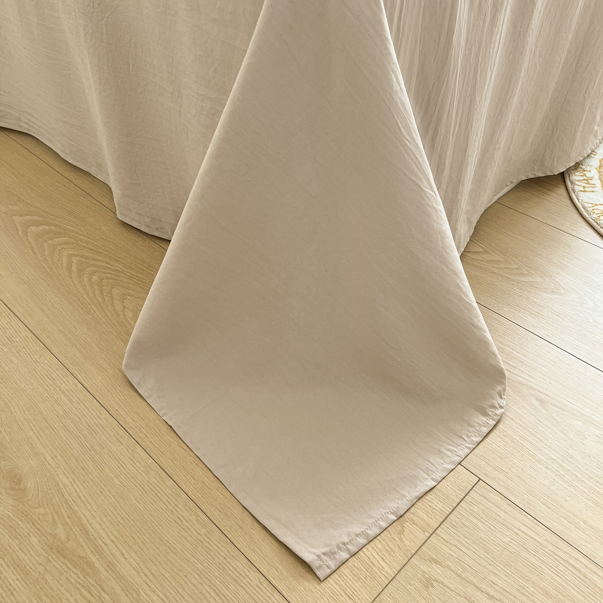 91家纺网 家纺一手货源 找家纺 奥汀洛家纺 2025新款斜纹云感棉毛巾绣四件套 欢乐腊肠狗