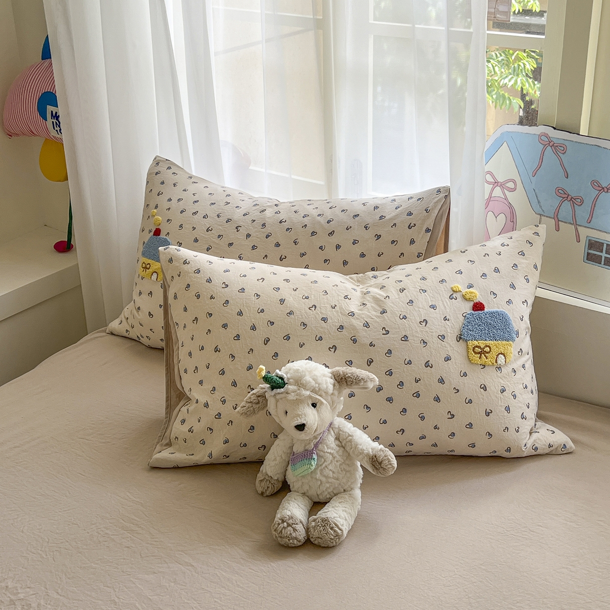 91家纺网 家纺一手货源 找家纺 奥汀洛家纺 2025新款斜纹云感棉毛巾绣四件套 欢乐腊肠狗