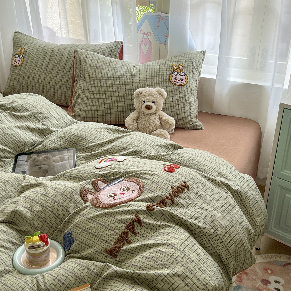 91家纺网 家纺一手货源 找家纺 奥汀洛家纺 2025新款斜纹云感棉毛巾绣四件套 樱桃拉布