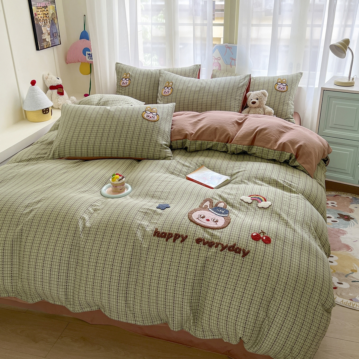 91家纺网 家纺一手货源 找家纺 奥汀洛家纺 2025新款斜纹云感棉毛巾绣四件套 樱桃拉布