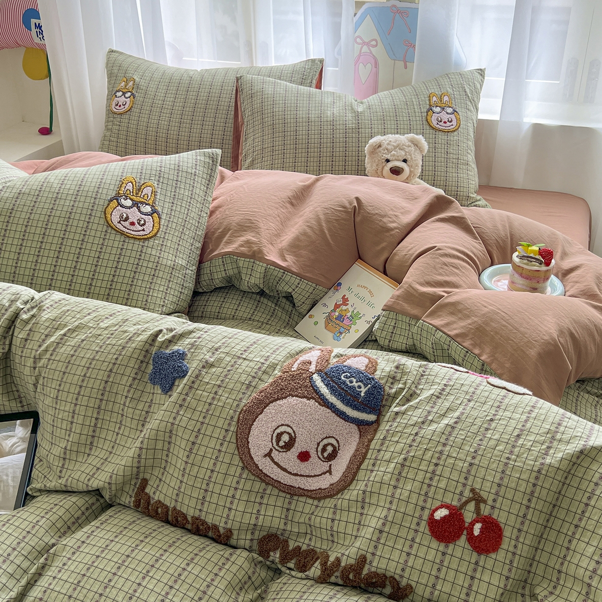 91家纺网 家纺一手货源 找家纺 奥汀洛家纺 2025新款斜纹云感棉毛巾绣四件套 樱桃拉布