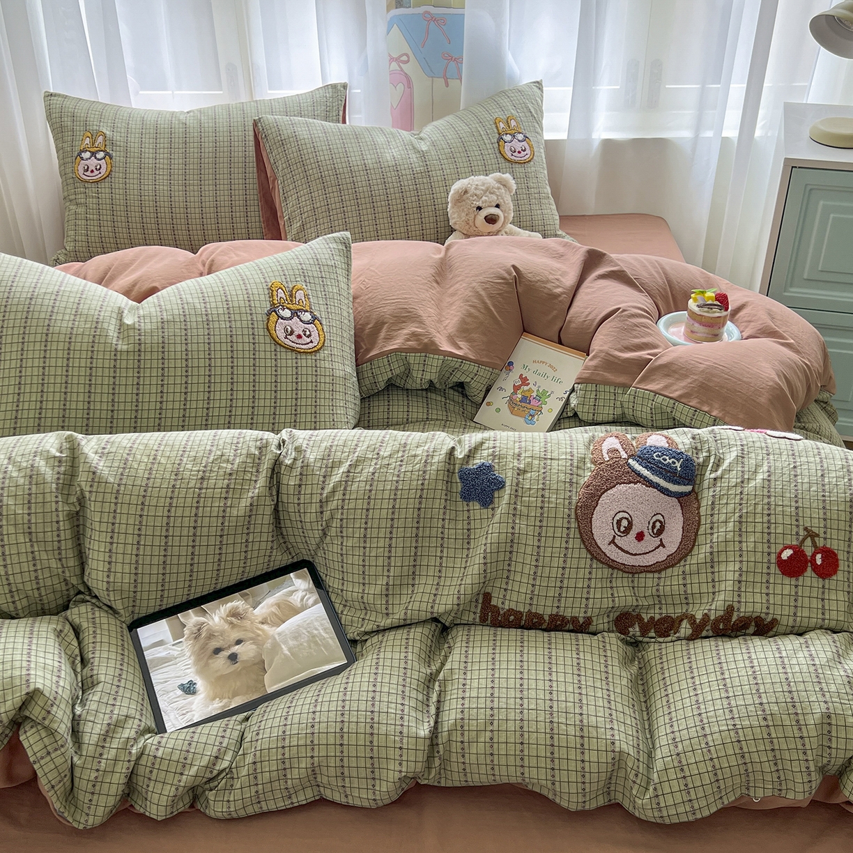 91家纺网 家纺一手货源 找家纺 奥汀洛家纺 2025新款斜纹云感棉毛巾绣四件套 樱桃拉布