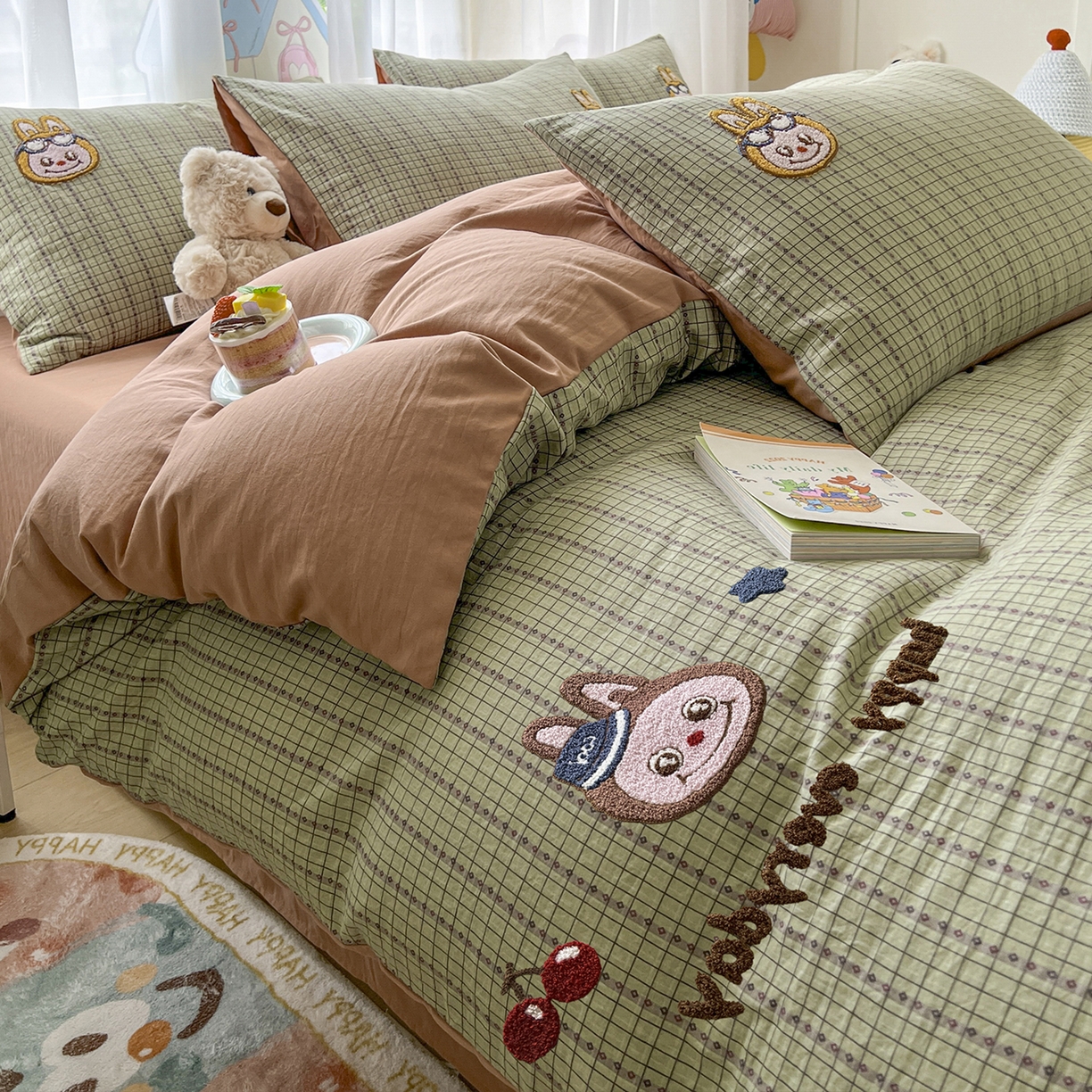 91家纺网 家纺一手货源 找家纺 奥汀洛家纺 2025新款斜纹云感棉毛巾绣四件套 樱桃拉布