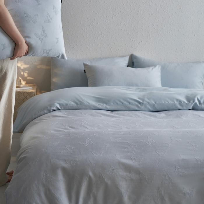 91家纺网 家纺一手货源 找家纺 禾时 2025新款60s轻奢提花磨毛四件套-简蝶 简蝶 -淡蓝