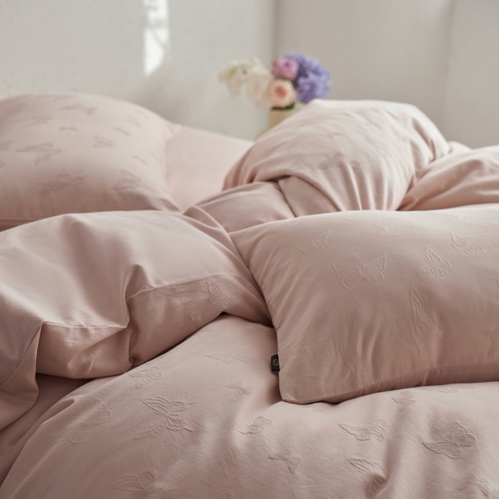 91家纺网 家纺一手货源 找家纺 禾时 2025新款60s轻奢提花磨毛四件套-简蝶 简蝶-淡粉