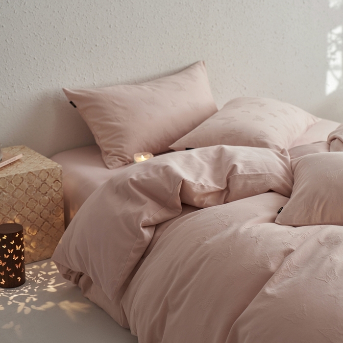 91家纺网 家纺一手货源 找家纺 禾时 2025新款60s轻奢提花磨毛四件套-简蝶 简蝶-淡粉