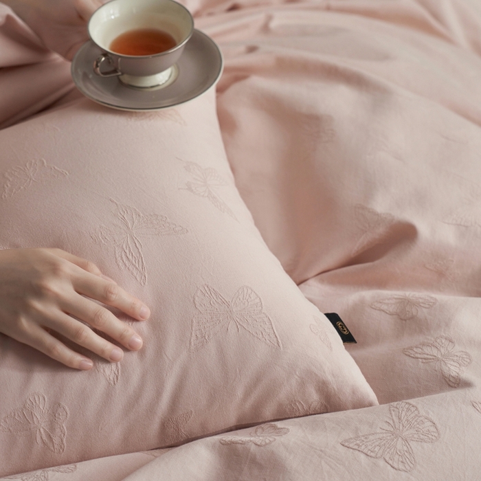 91家纺网 家纺一手货源 找家纺 禾时 2025新款60s轻奢提花磨毛四件套-简蝶 简蝶-淡粉