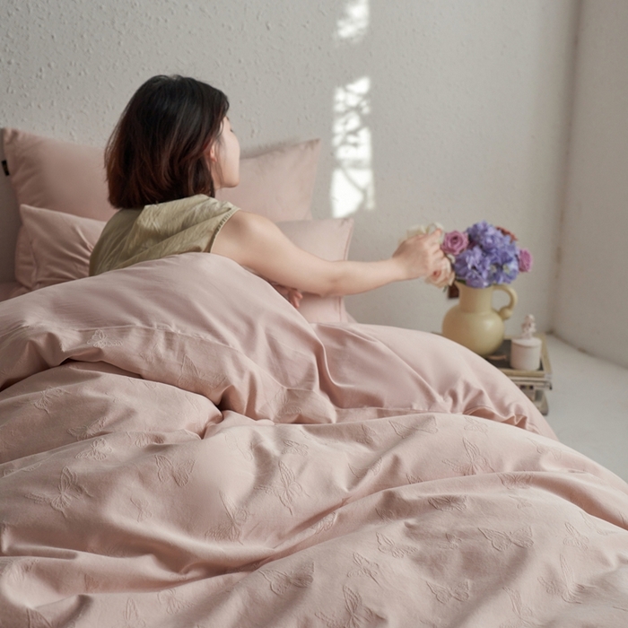 91家纺网 家纺一手货源 找家纺 禾时 2025新款60s轻奢提花磨毛四件套-简蝶 简蝶-淡粉