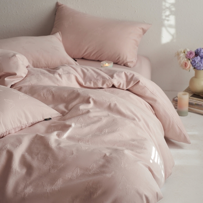 91家纺网 家纺一手货源 找家纺 禾时 2025新款60s轻奢提花磨毛四件套-简蝶 简蝶-淡粉