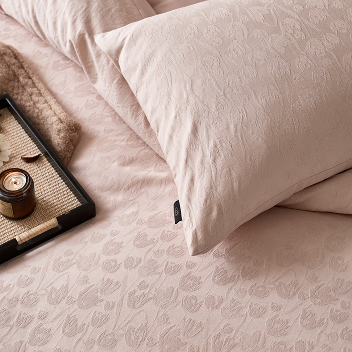 91家纺网 家纺一手货源 找家纺 禾时 2025新款60s轻奢提花磨毛四件套-郁见春色 郁见春色-淡粉