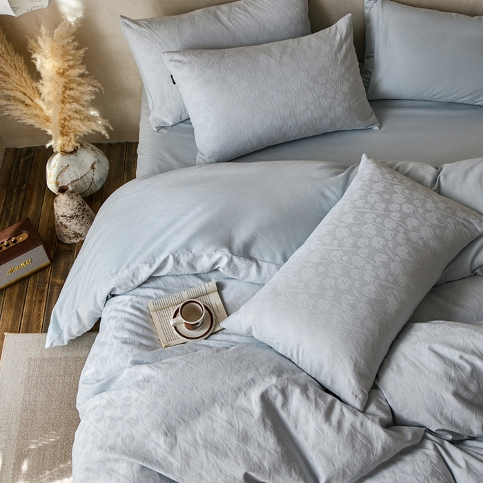 91家纺网 家纺一手货源 找家纺 禾时 2025新款60s轻奢提花磨毛四件套-郁见春色 郁见春色-淡蓝