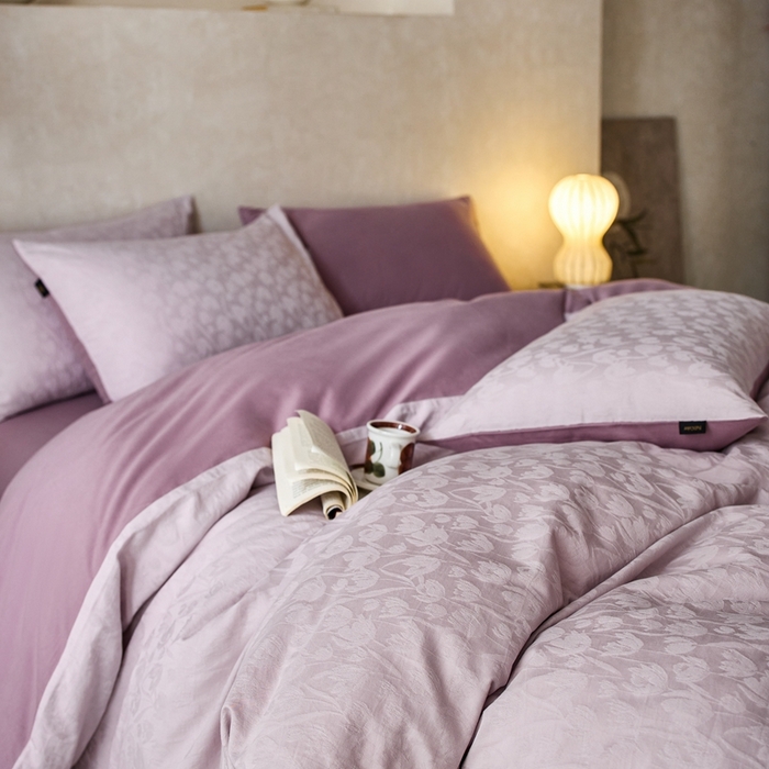 91家纺网 家纺一手货源 找家纺 禾时 2025新款60s轻奢提花磨毛四件套-郁见春色 郁见春色-浅紫