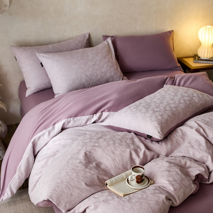 91家纺网 家纺一手货源 找家纺 禾时 2025新款60s轻奢提花磨毛四件套-郁见春色 郁见春色-浅紫