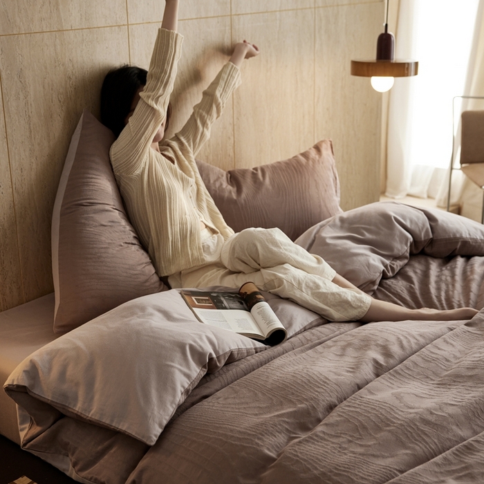 91家纺网 家纺一手货源 找家纺 禾时 2025新款60s轻奢提花磨毛四件套-浮光跃川 浮光跃川-大地棕