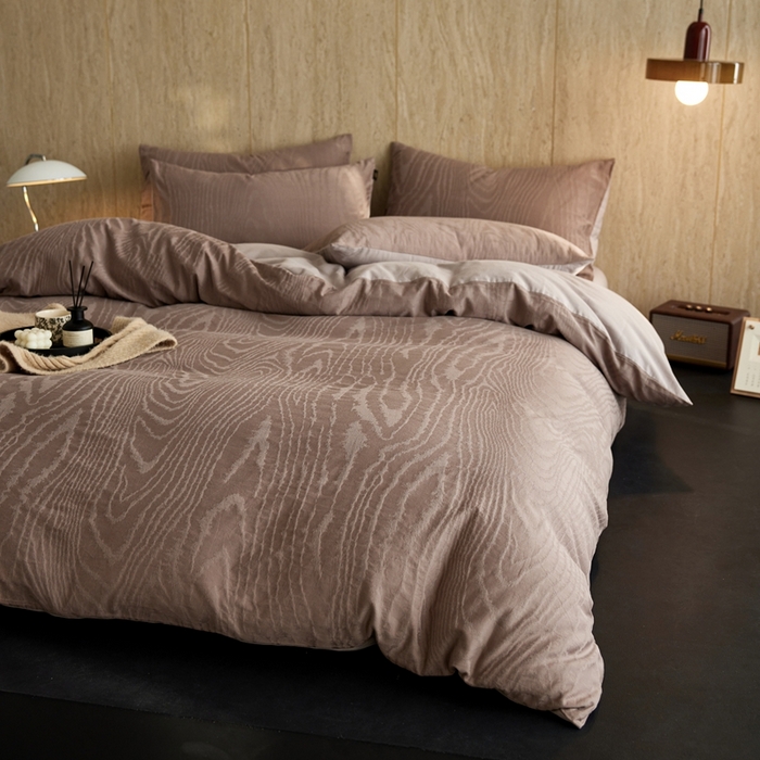 91家纺网 家纺一手货源 找家纺 禾时 2025新款60s轻奢提花磨毛四件套-浮光跃川 浮光跃川-大地棕